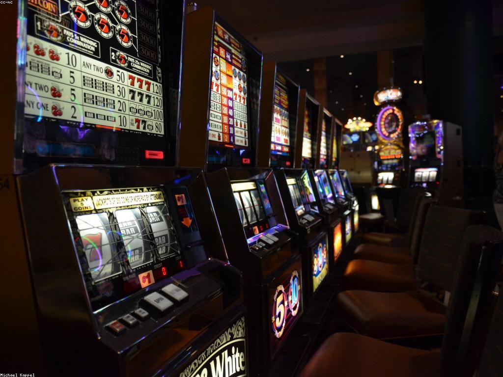 ការវិភ析ល្បែង SLOT: សិល្បៈនៃការលេង និងយុទ្ធសាស្ត្រការការពារ